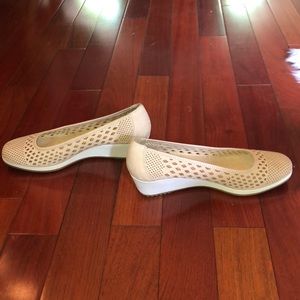 naturalizer brina wedge pump